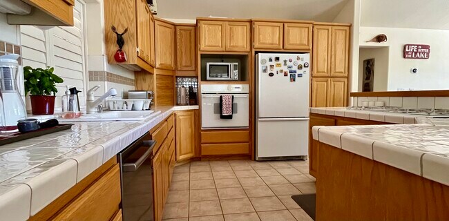 Building Photo - 1654 Plateau Cir
