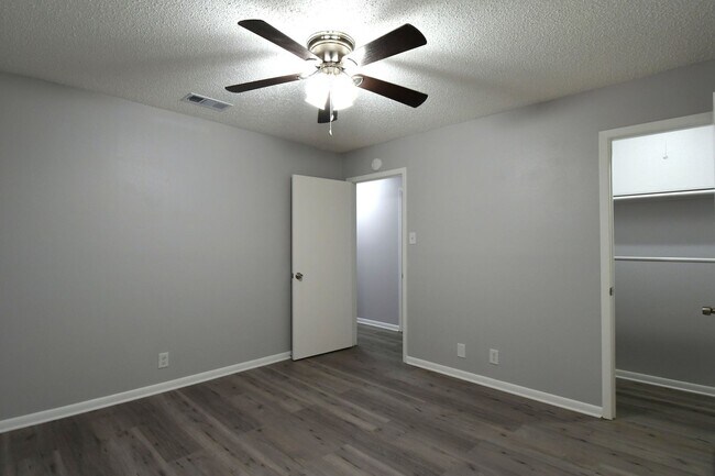 Building Photo - Whitehouse ISD - 3 Bedroom, 2 Bath Duplex, Lawn Care Provided!