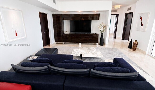 Building Photo - 150 Sunny Isles Blvd