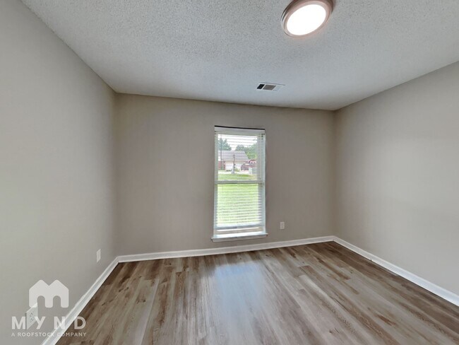 Building Photo - 15 Rolling Oaks Dr