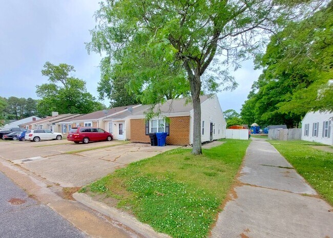 Building Photo - Beautiful Virginia Beach TownHome | 3BR, 2BA