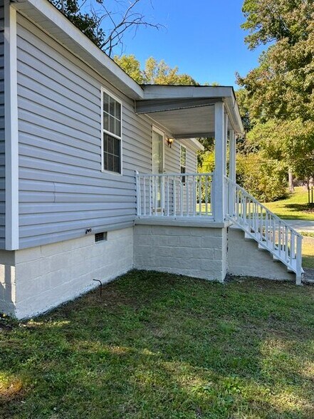 Building Photo - 517 Steel St