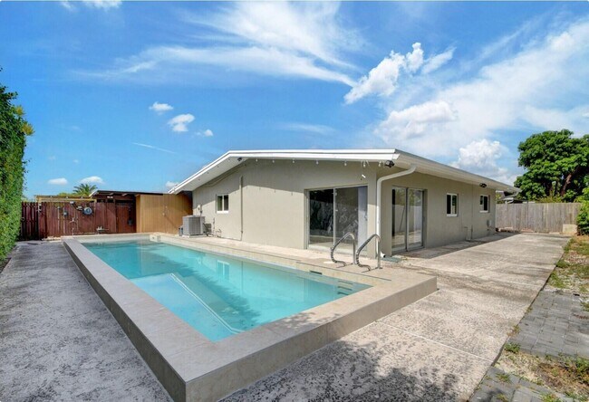 Building Photo - 965 Orchid Dr