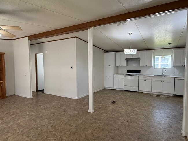 Building Photo - 4-Bedroom Home for Lease | Benton, LA 7100...