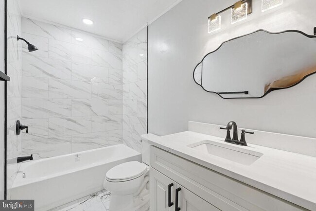 Building Photo - 411 W Shunk St