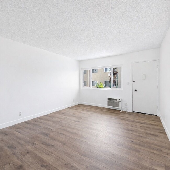 Building Photo - 6828 Fulton Ave