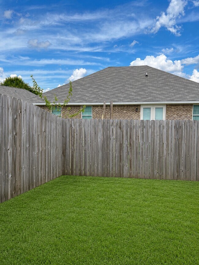 Building Photo - 239 Pine Meadows Cir