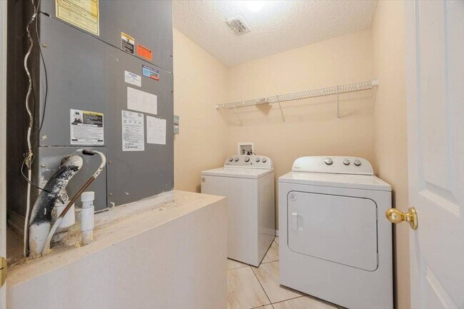 Building Photo - 163 Jocelyn Dr