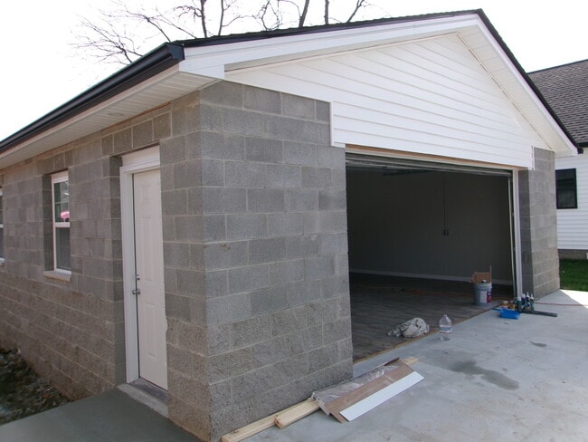 Building Photo - 619 Mayes Ln