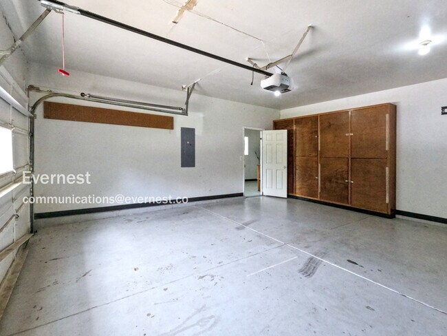 Building Photo - 712 Frontier Ct