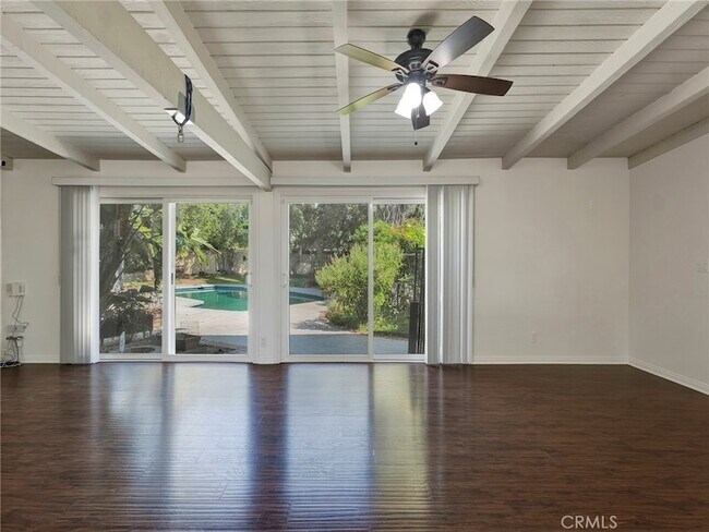 Building Photo - 10918 Reseda Blvd