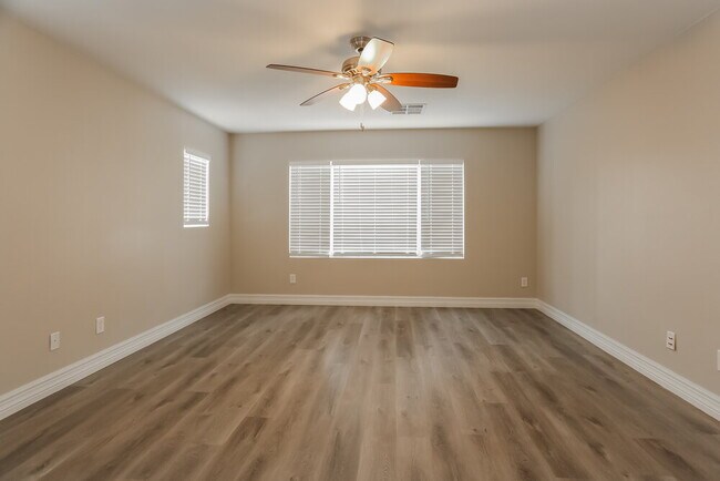 Building Photo - 5809 Magic Oak St