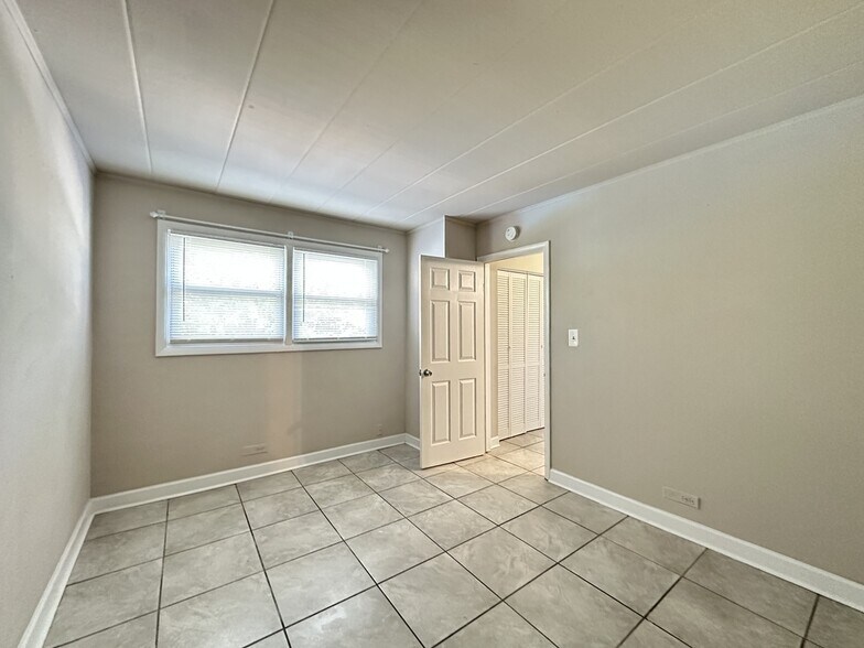 Building Photo - 3820 25th Ave