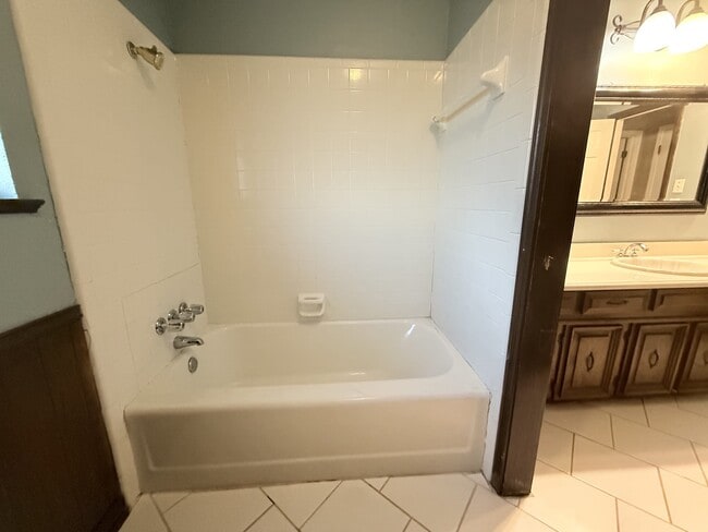 Building Photo - 1200 E Franklin St