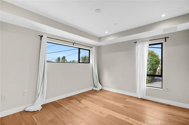 Building Photo - 1343 1/2 Seward Street Unit