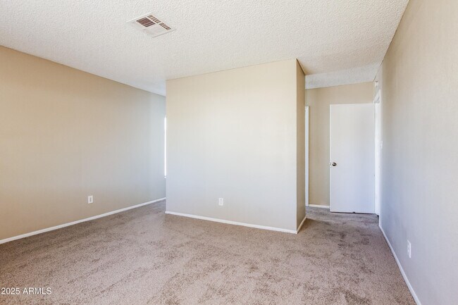 Building Photo - 16422 N 66th Dr