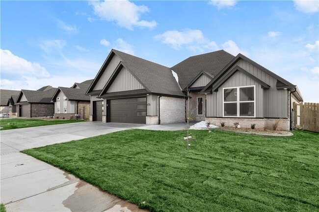 Building Photo - 701 Bronco St