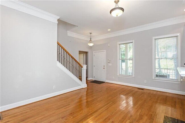 Building Photo - 65 Claire Dr SE