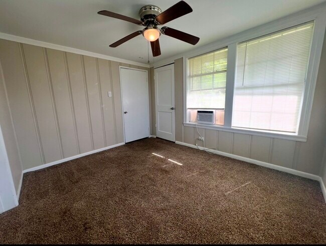 Building Photo - 415 Randall St