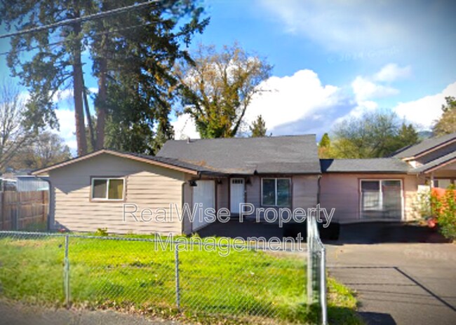 Primary Photo - 650 E Park St