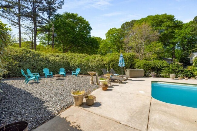 Building Photo - 4014 Foxglove Rd