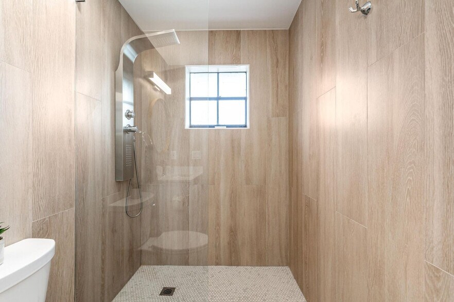 Building Photo - 807-809 Southwest 14th Court-SI FL2-ID1475657P