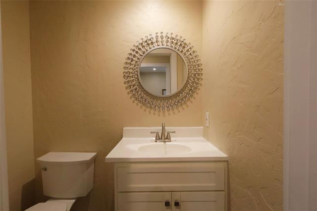 Building Photo - 1004 W Cayuga Dr