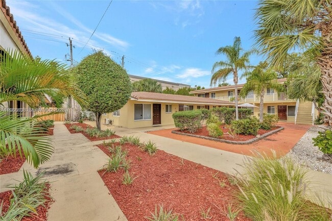 Building Photo - 2901 Middle River Dr