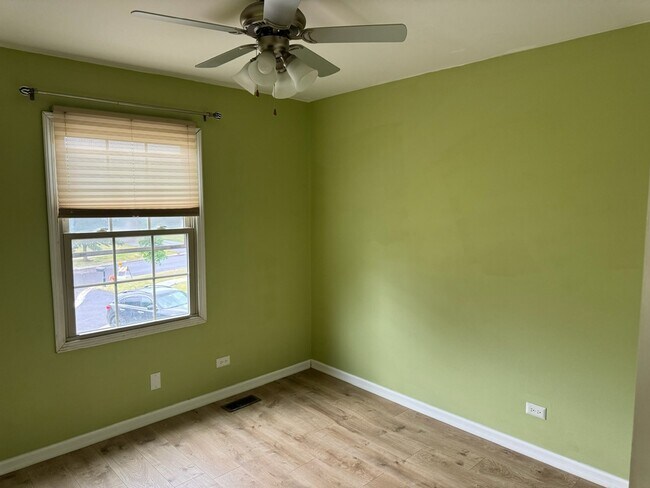 Building Photo - 2404 Kenmore Ct