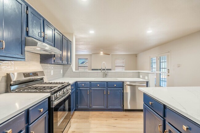 Building Photo - 8121 San Antonio St