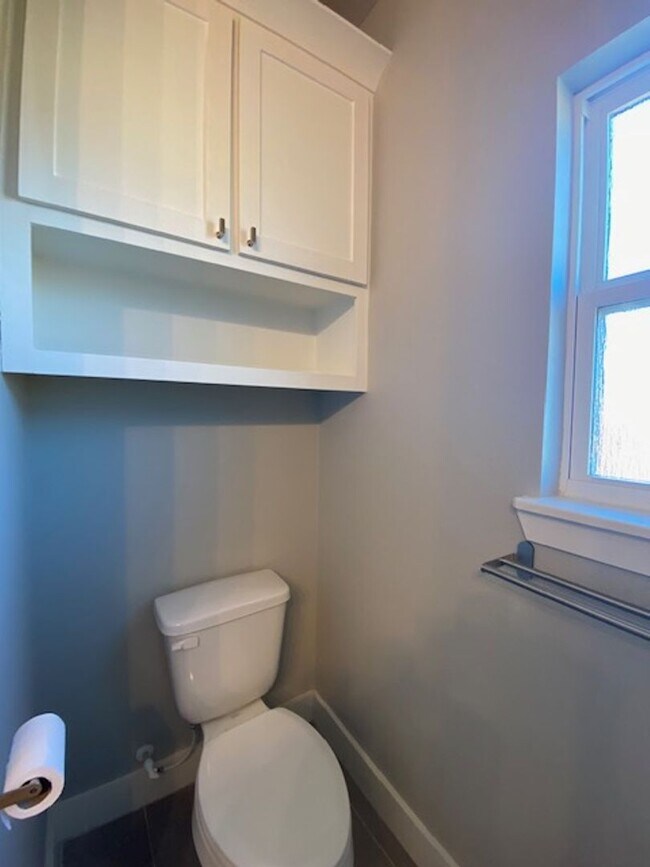 Building Photo - 3806 Negin Dr