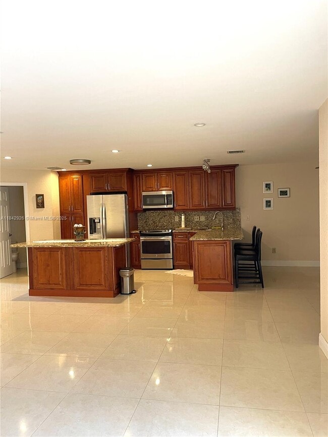 Building Photo - 10290 SW 139th Ct