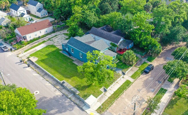 Building Photo - 23 E Brainerd St