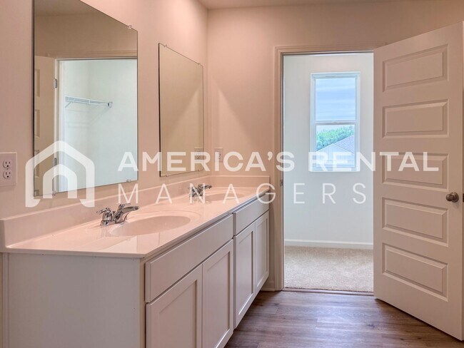 Building Photo - 11562 McCord Ln