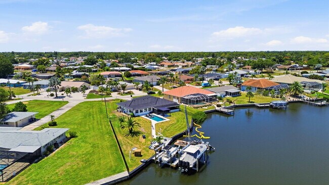 Building Photo - Waterfront beauty in Overbrook Gardens