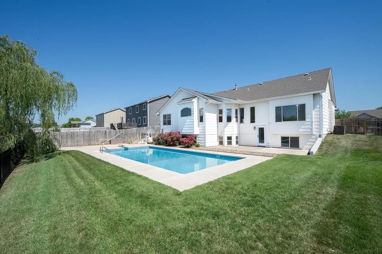 Building Photo - 14011 E Watson St