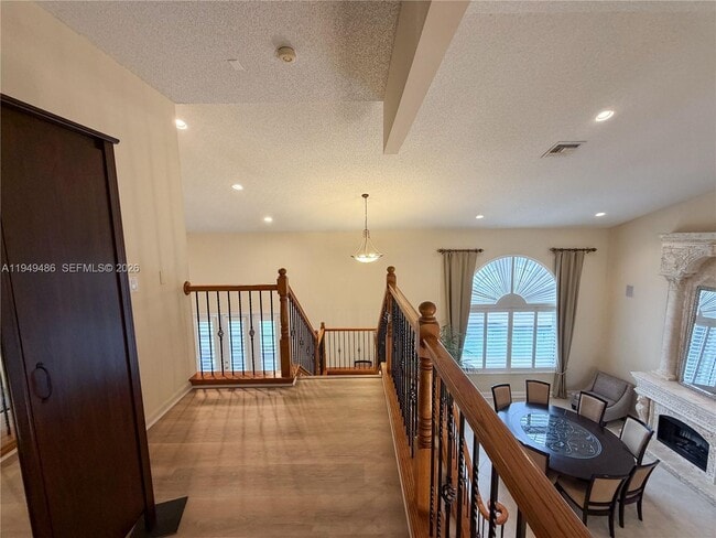 Building Photo - 3279 Huntington