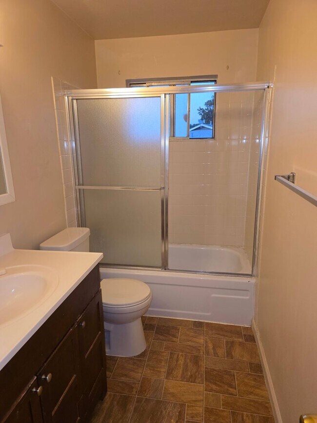 Building Photo - 3704 Sapphire Dr