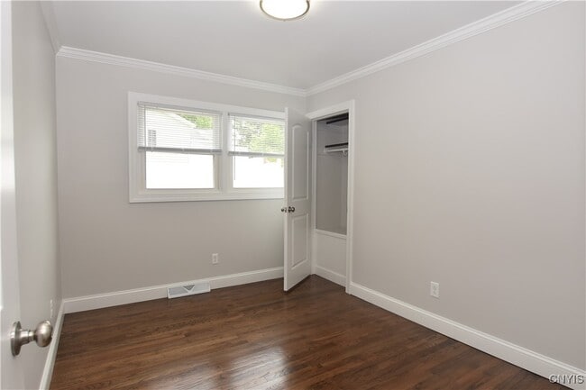 Building Photo - 1401 Woodbury Dr