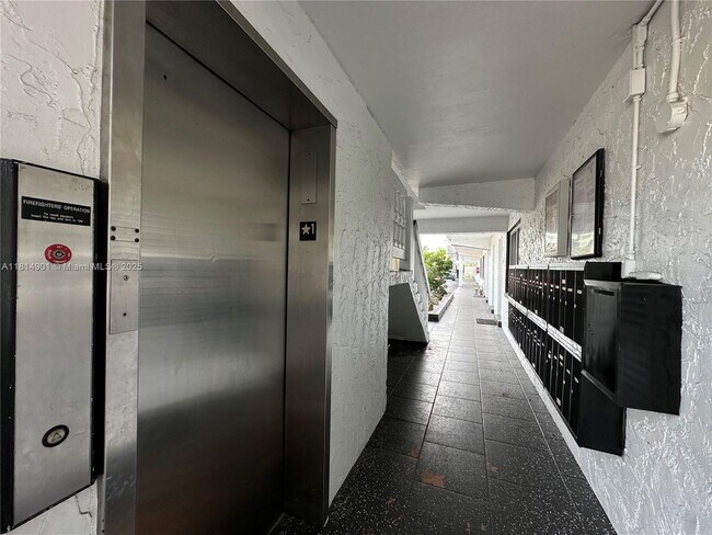 Building Photo - 1400 NE 56th St