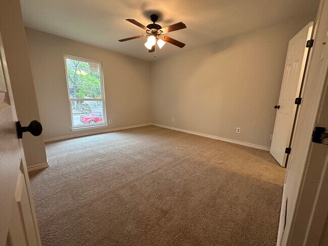 Building Photo - 2001 Emerson Ln