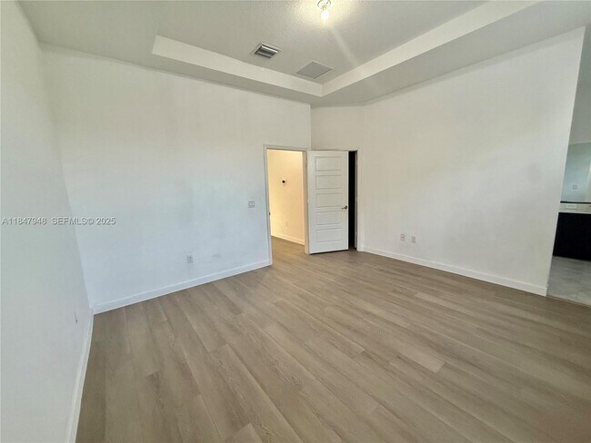 Building Photo - 673 NE 191st St