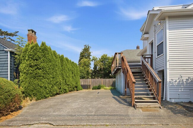 Building Photo - 8203 Wallingford Ave N