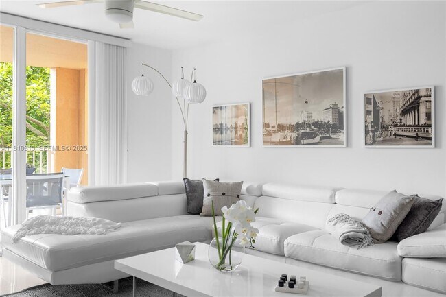 Building Photo - 19901 E Country Club Dr