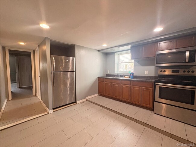 Building Photo - 69-47 De Costa Ave