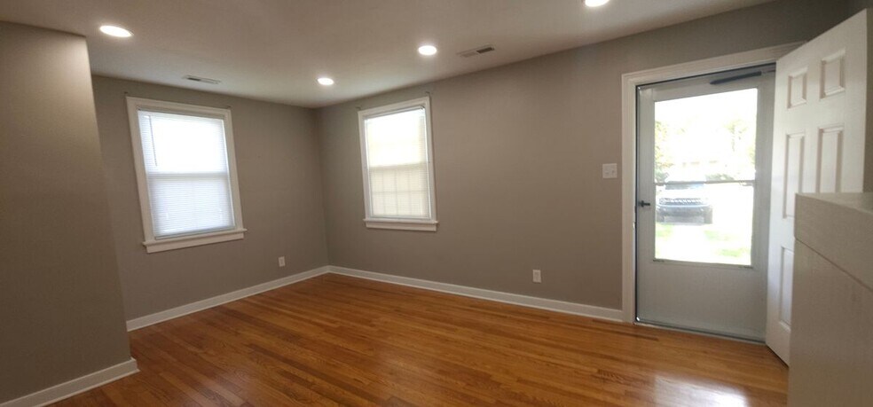 Building Photo - 1711 Betty Ln