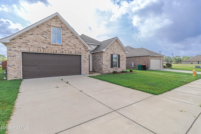 Building Photo - 304 Tall Meadows Ln