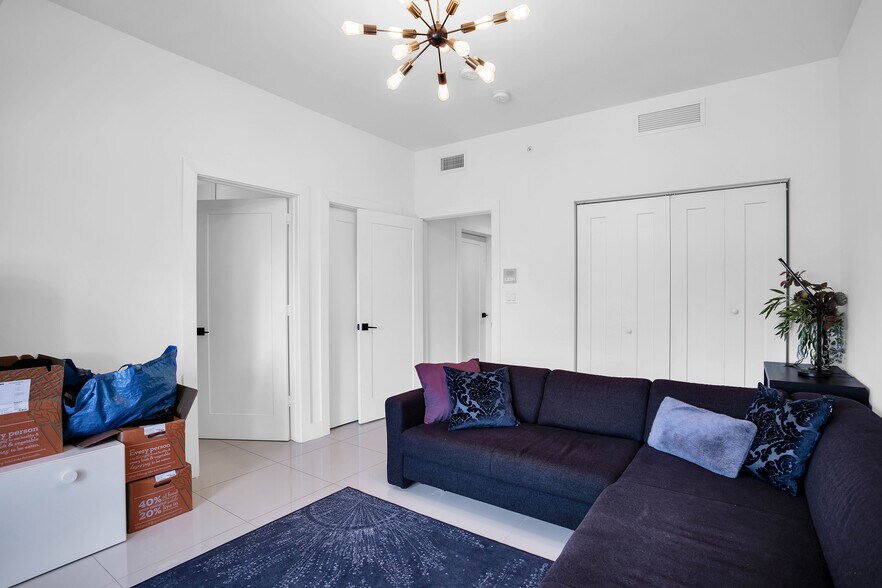 Building Photo - 87 N Shore Dr