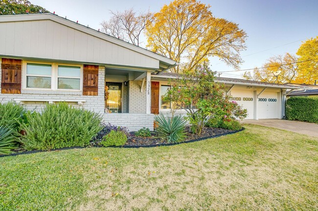 Building Photo - Beautiful Home on Corner Lot in South Hill...