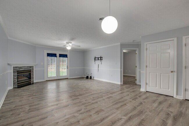 Building Photo - 103 Pinewood Dr